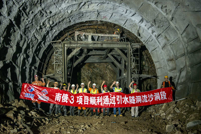 6月6日，南俄3水電站3號支洞施工現場，老撾最難開挖的引水隧洞流沙洞段被電建國際人征服.jpg