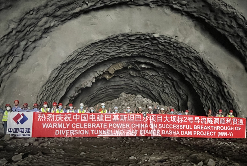 巴基斯坦巴沙項(xiàng)目2號導(dǎo)流隧洞順利貫通.png