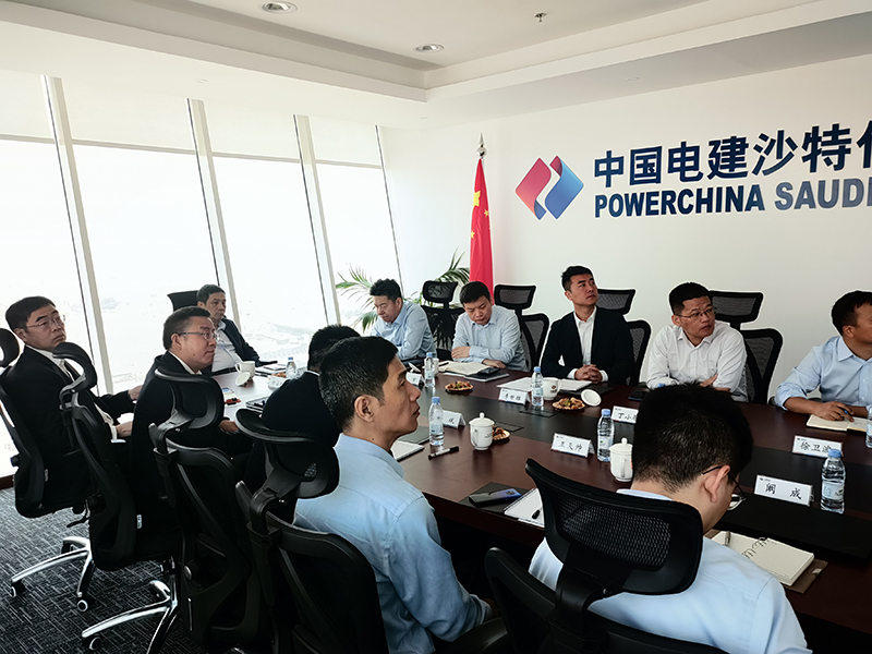 楊總出席成員企業座談會3.jpg