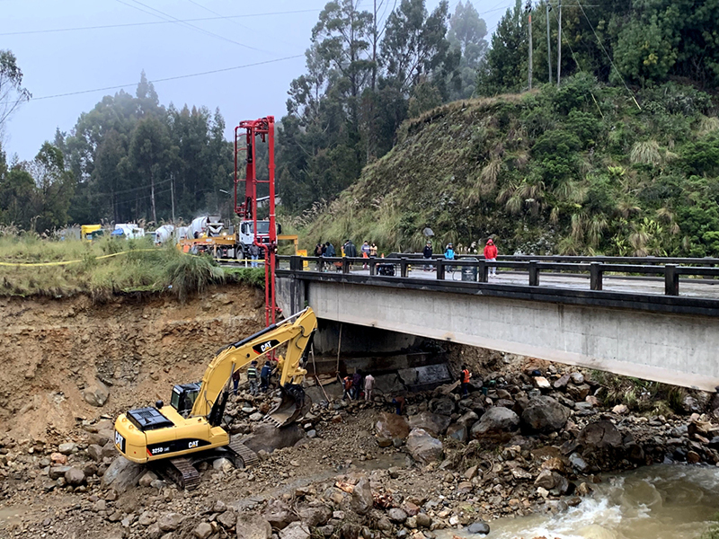 艾爾西亞公路項目部緊急搶險，修復因山洪沖毀的橋臺.jpg
