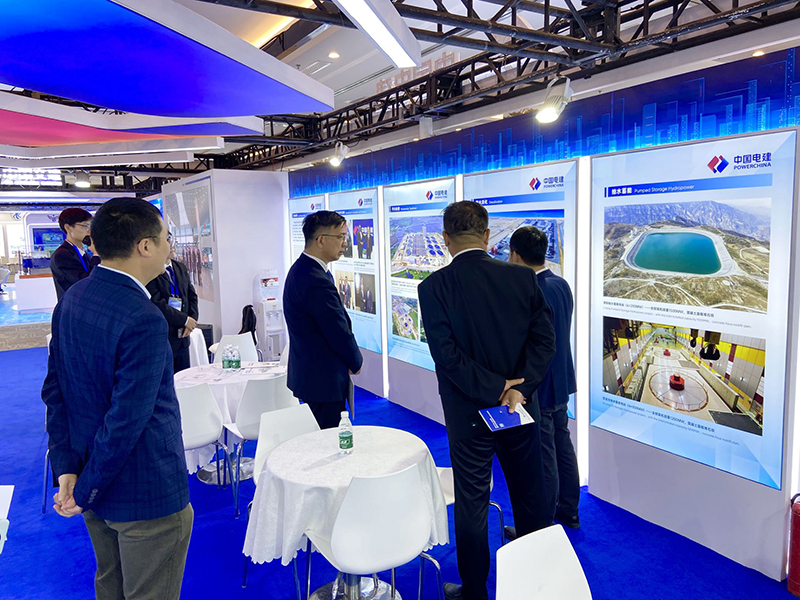 國科司司長金海到電建展臺巡展.jpg